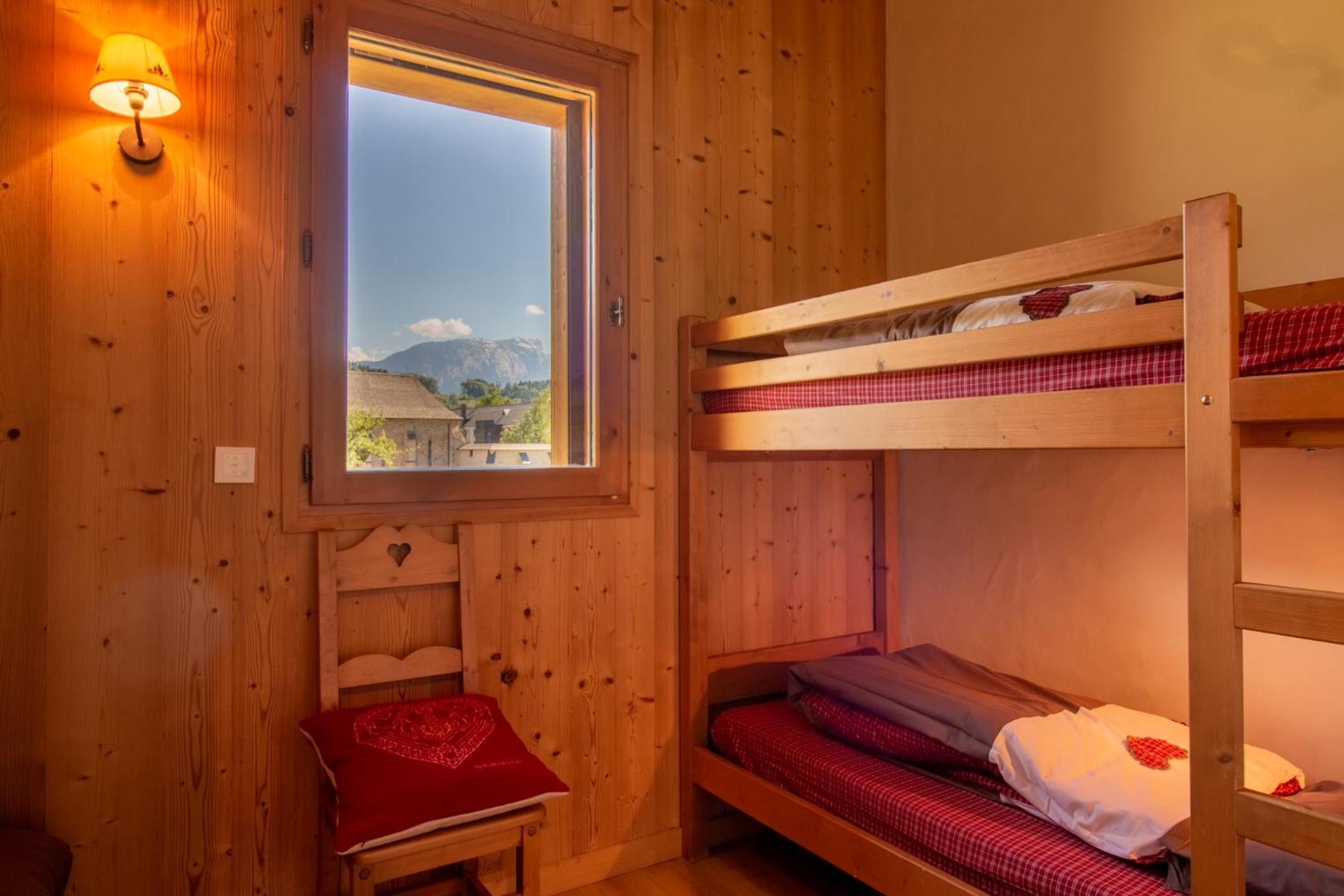 Gite Balneo Au Coeur Des Alpes Taninges Exterior foto