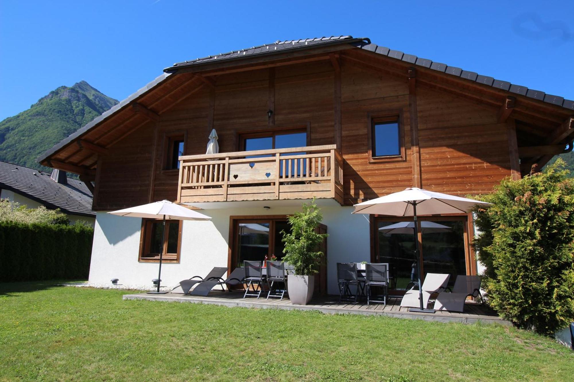 Gite Balneo Au Coeur Des Alpes Taninges Exterior foto
