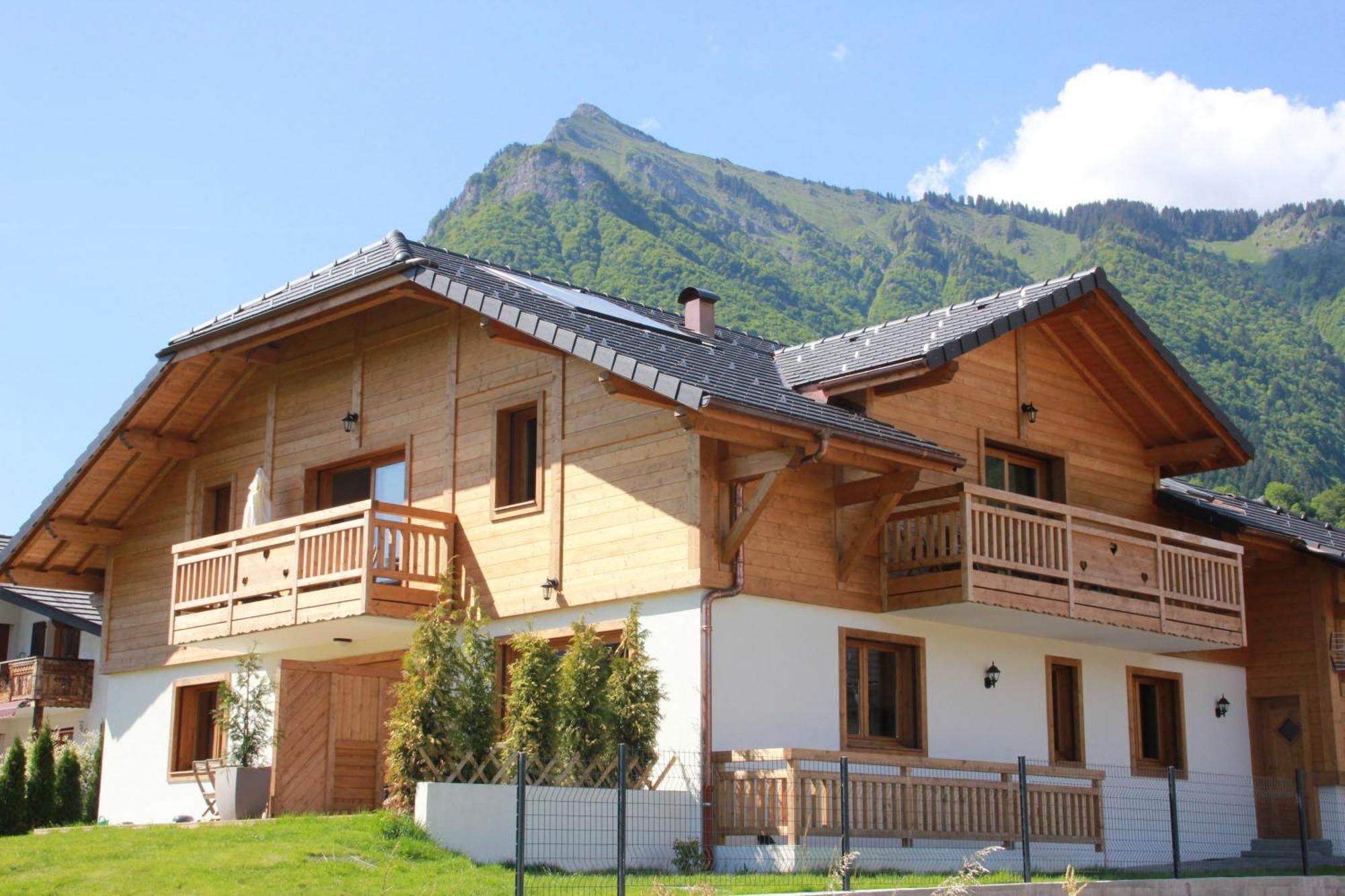 Gite Balneo Au Coeur Des Alpes Taninges Exterior foto