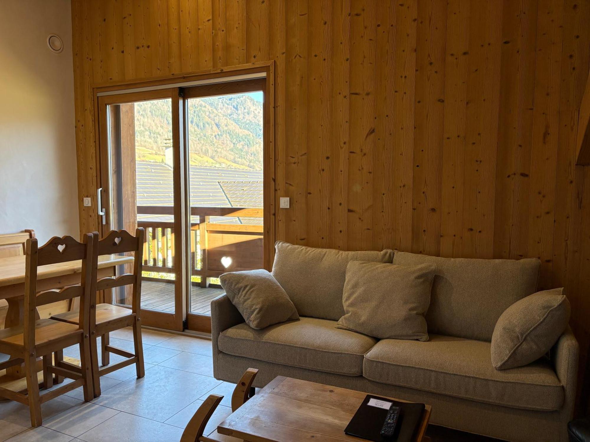 Gite Balneo Au Coeur Des Alpes Taninges Exterior foto