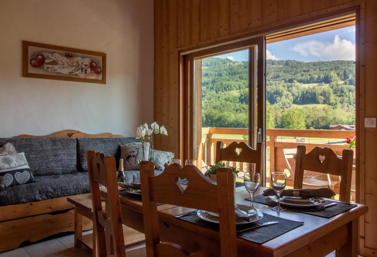 Gite Balneo Au Coeur Des Alpes Taninges Exterior foto
