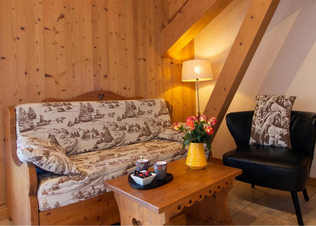 Gite Balneo Au Coeur Des Alpes Taninges Exterior foto